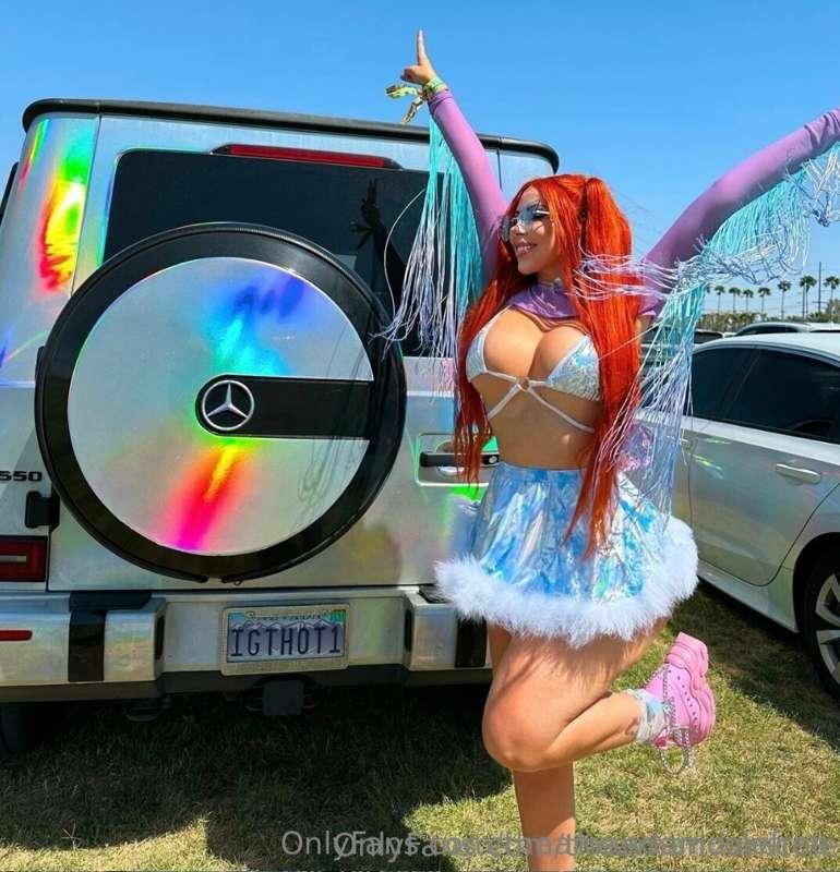 ### DM me a '👽' 
if Raver girls are sexy and I'll send you a..