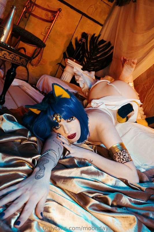 This kitty doesn’t just purr… she moans 😏🐾
