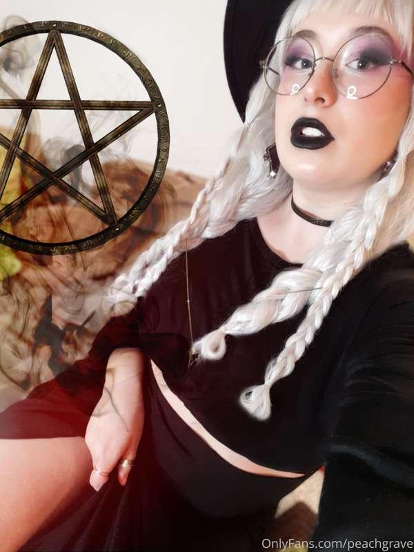 so guess what i finally did a new shoot with a goth/witch th..