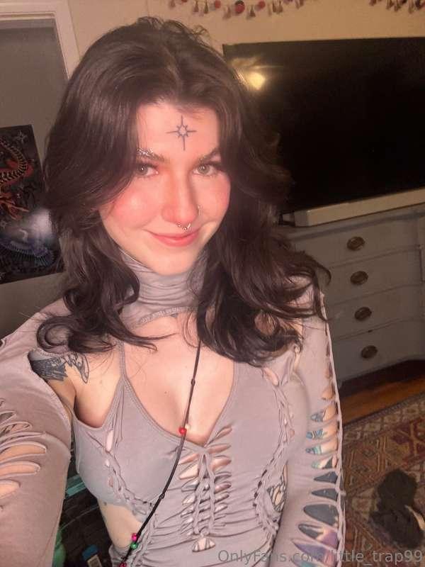 Do you like it when I play innocent... or when I'm naughty?😈
