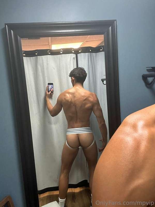 Idk about you, but I think my 🍑  deserve some 𝐭𝐢𝐩𝐬 💸 😝 ... I..