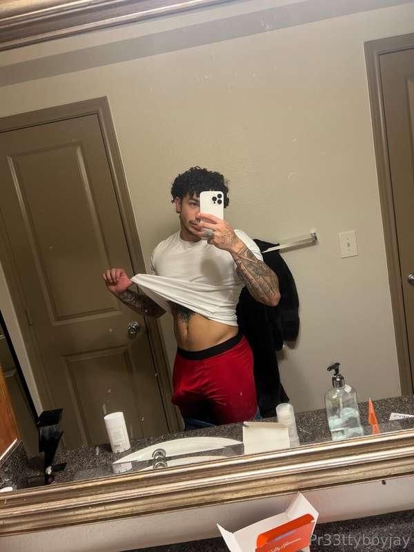This dick needs some attention 😋