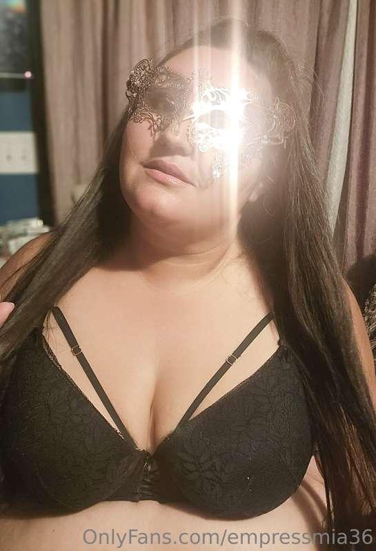 Feeling myself tonight...wanna join? 😉🍒