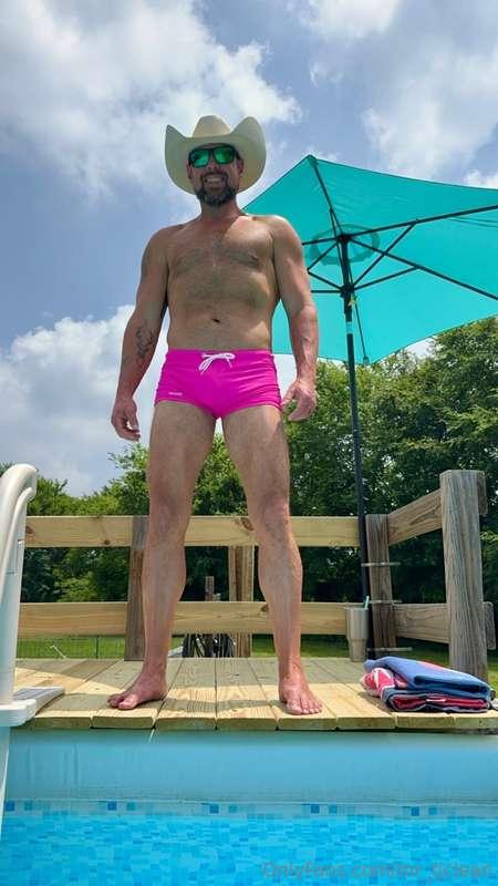 I think pink looks good on me, what do you think? 😉