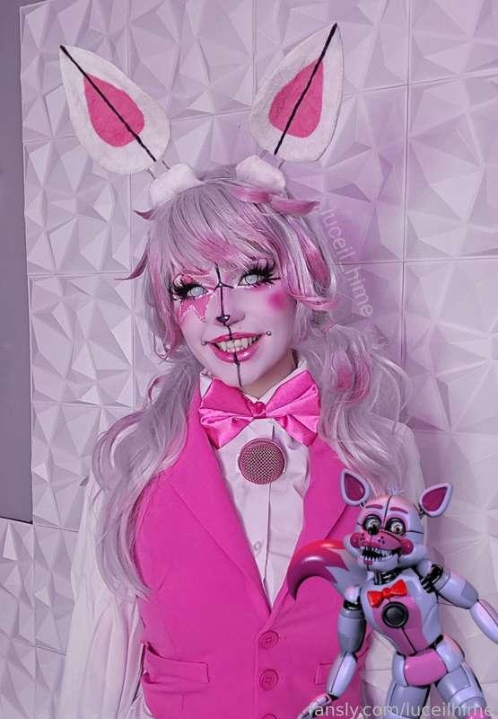 Not really NSFW or anything but i wanted to drop my Funtime Foxy cosplay (fnaf sister location) 
I had so much fun with this cosplay ! First wig I've fully styles and airbrushed 
👉👈💕 
Don't forget to show love on tiktok if you like my cosplays 😳

#fyp #fnaf #cosplay #fivenightsatfreddys #fangs