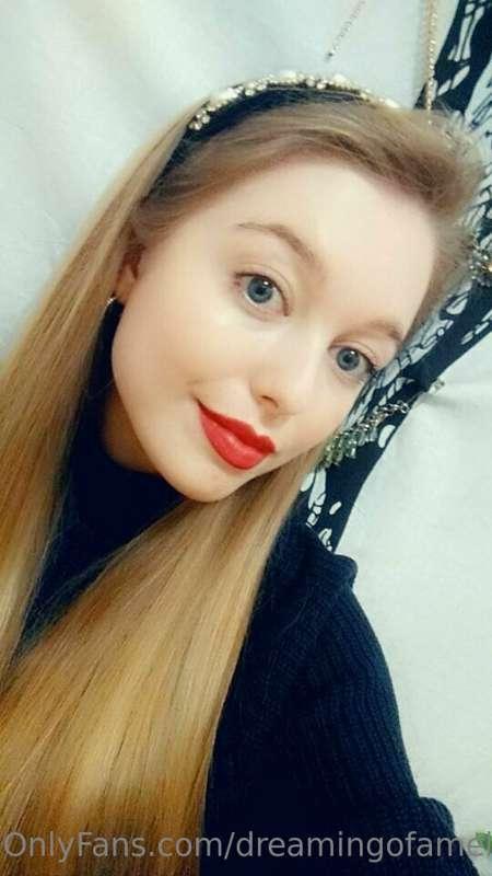 Who likes red lipstick? ♥️