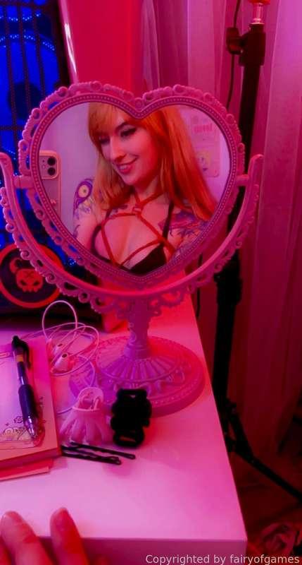 i told him his body looked delicious enough to eat, he told me to look in the mirror… so i did 😘
