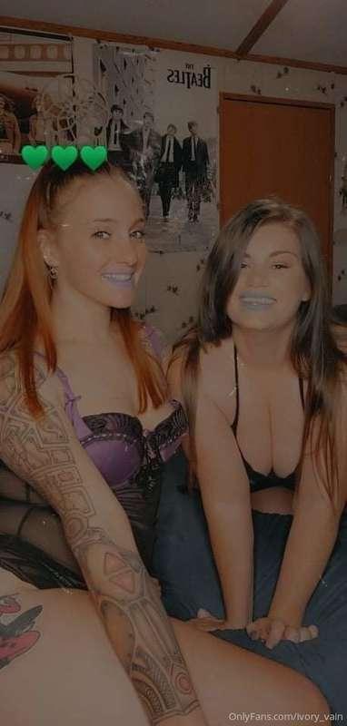 In the beginning me and @nikkidoom0420 are innocent and swee..