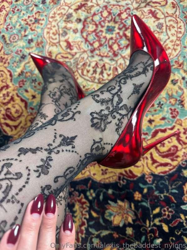 alexis_thebaddest_nylons image #1