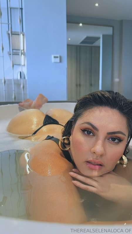 I might’ve turned this tub into a JACUZZI 🫧 ☺️
