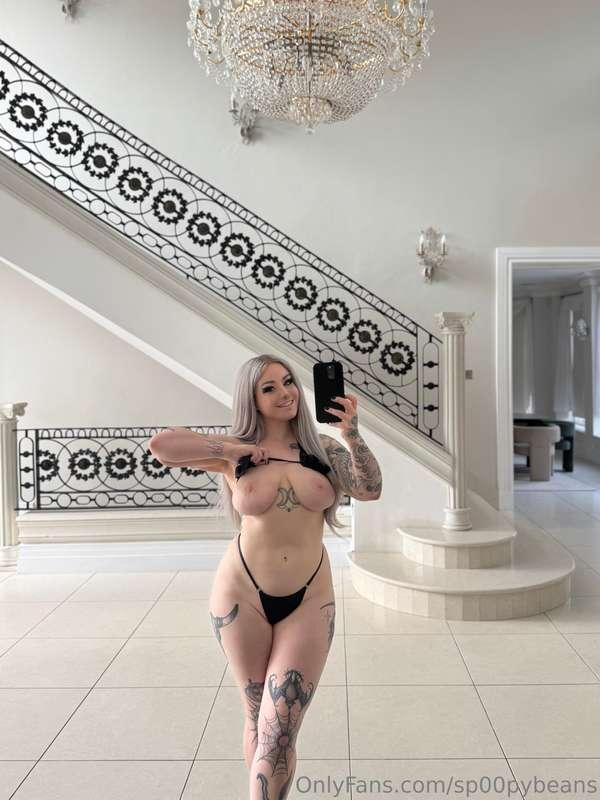 Mansion titties!