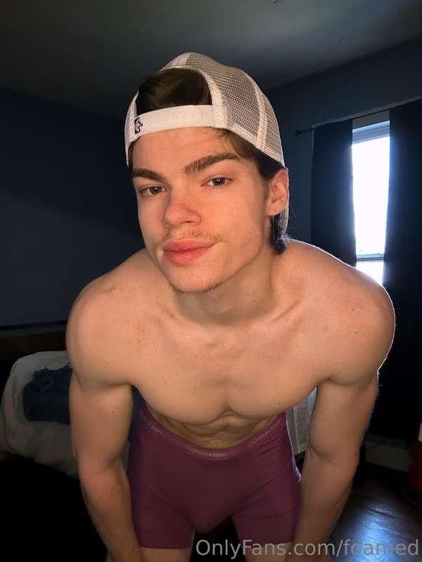 Psttt checkout my hot ass play video in your DMs💦