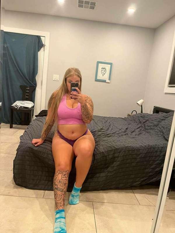 Come sub to this 21 year old tatted hottie!! Go see why she’..