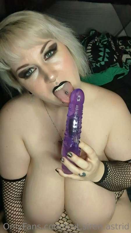 Gimme that dick 😈