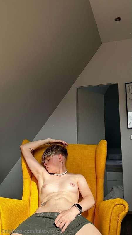 Lick my nipples👅