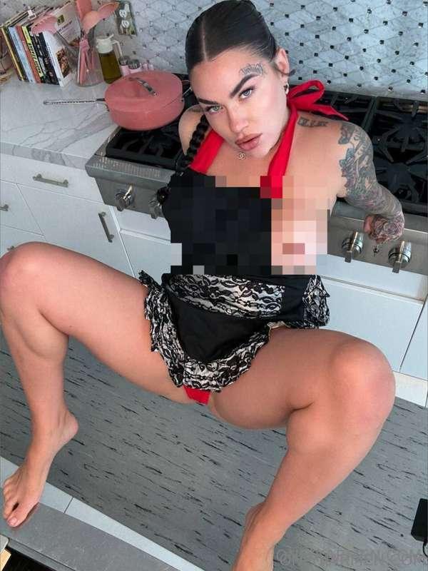 Hungry? You can eat me out 🤭