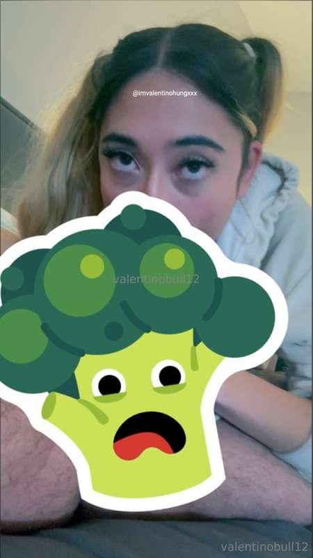 Watch your favorite petite Asian freak @laylabankz420 swallo..