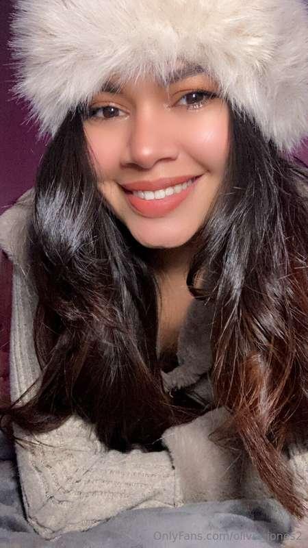 My hands are freezing.❄️☃️Can anyone offer to warm them up f..