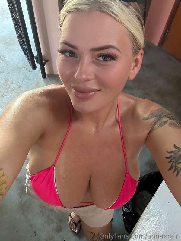 Sweaty boobies
