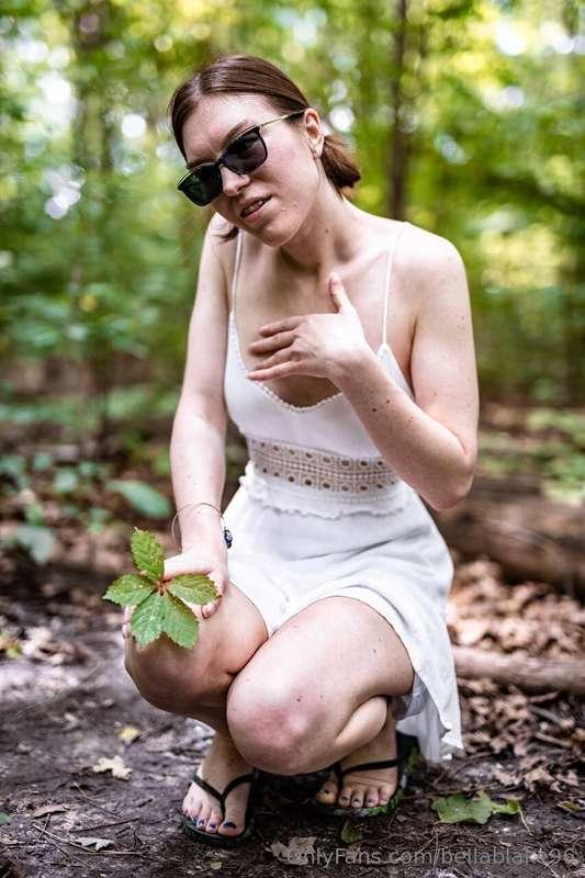 Oh hey look at this :) awesome leaf I found :)