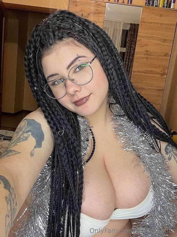 OMG, I love this sexy New Year outfit🎄! I think I should mak..