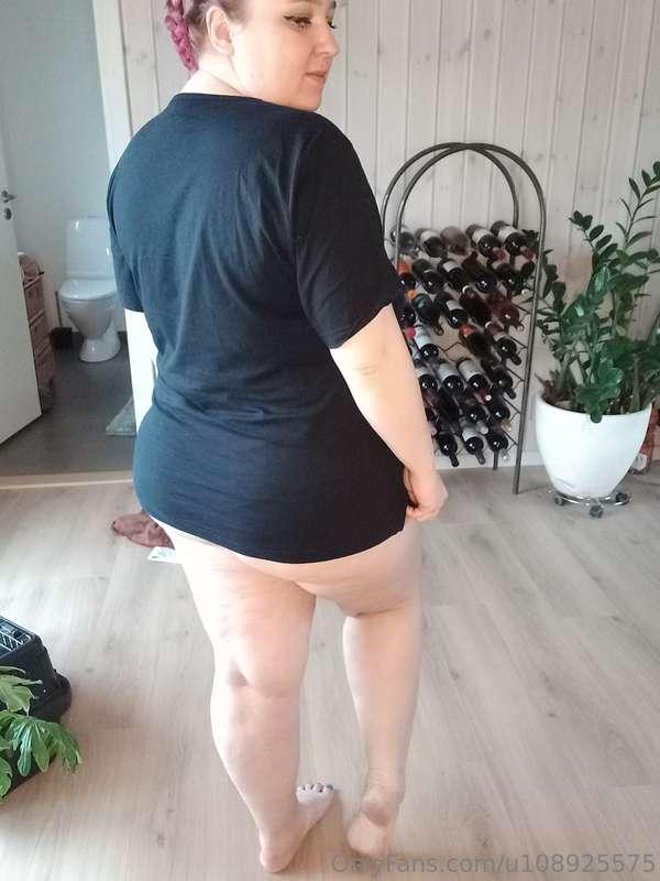 Having a Nice evening in only tshirt and panties😇