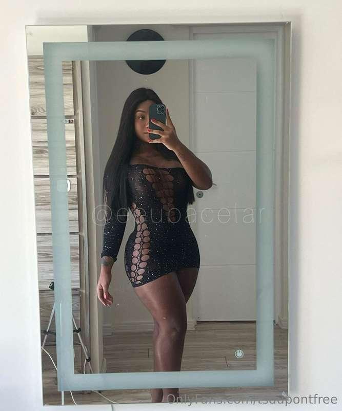 Hello daddy👋 my new friend is super sexy🤤🔥she's a sex bomb💣💥..