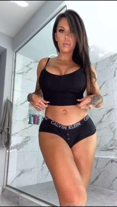 Who wants to join me in the shower? 💦