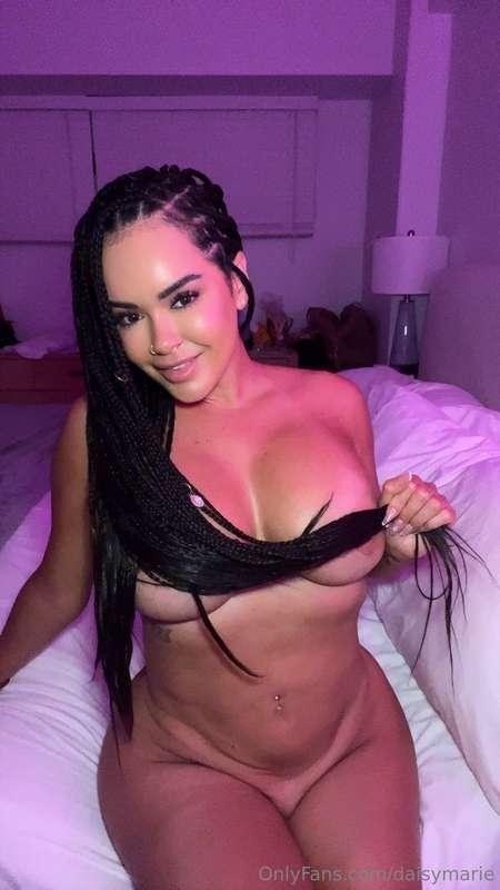 Like 🤍 if u Love my braids and my sexxxiest invisible outfit..