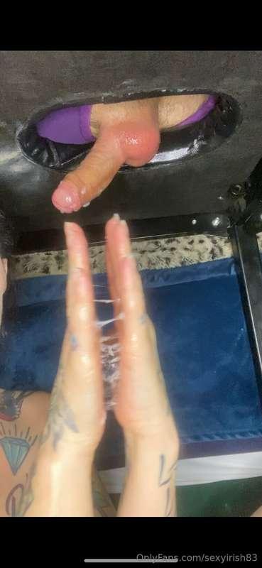 I love playing with cum 😋