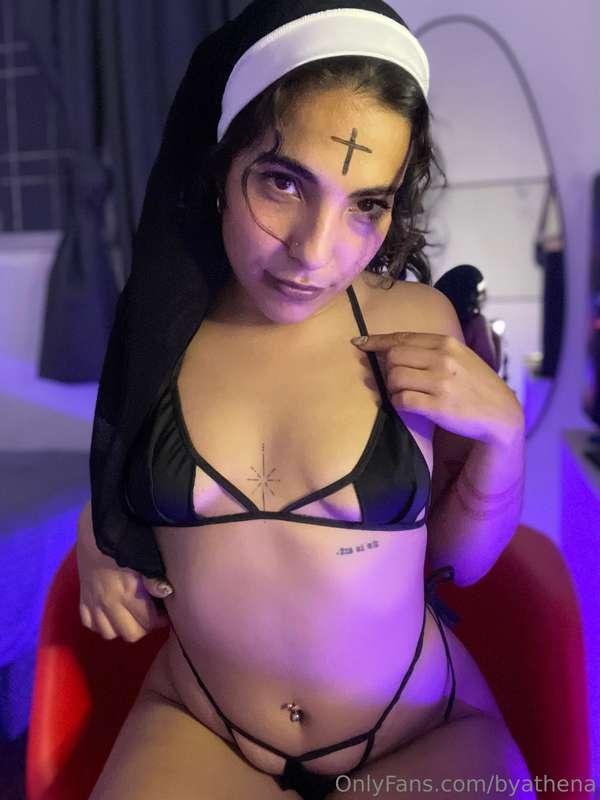 Do you want a very hot witch night with me? 🙈