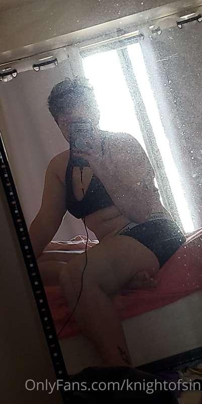 Bed head and titties, a great way to start the day 😉