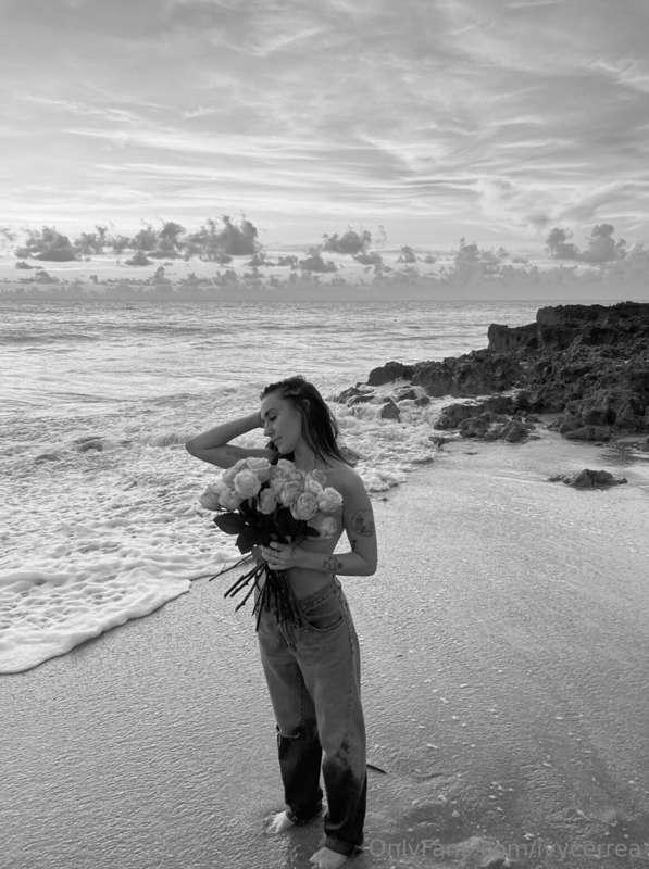 Sometimes an escape is what you need🌹