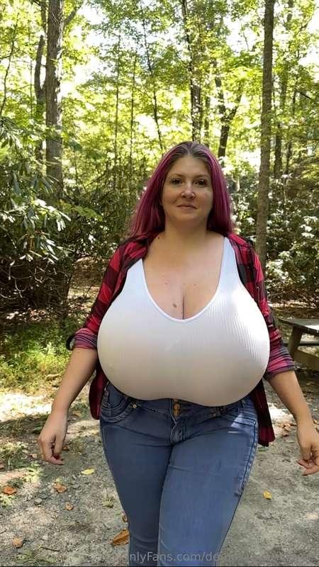 Been a while since I did a slow mo vid! So here’s a boobie d..