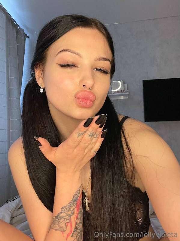 This air kiss is for you, did you manage to catch it?😘