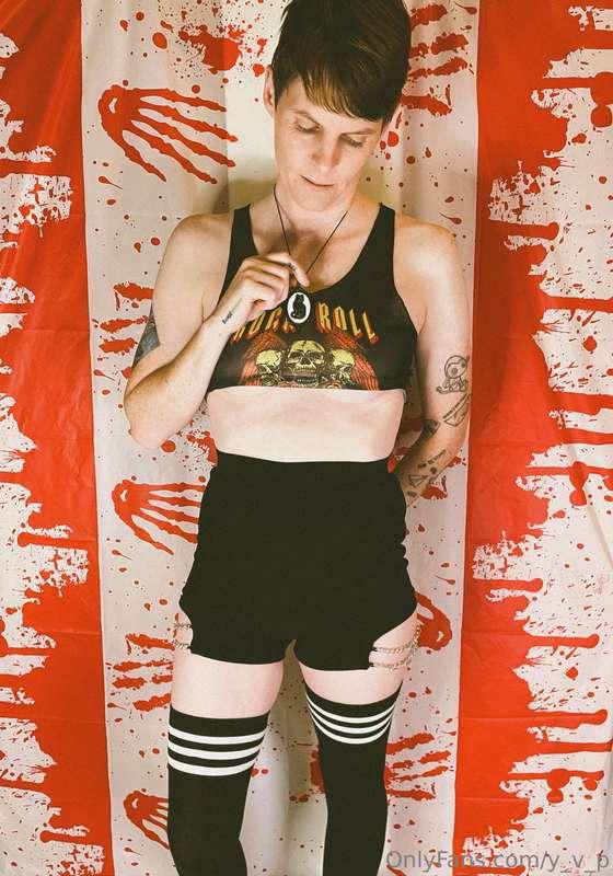 i should take my BOObs out 👻