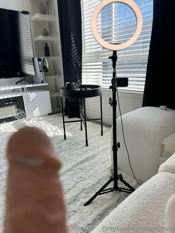 Sending video in the DMs 💦👅