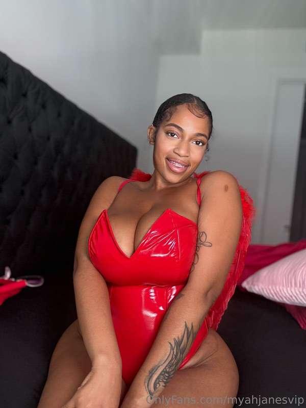 Bet you weren’t ready for this heat. 😏😘