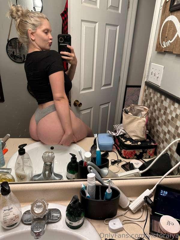 Don’t you dare tell me to clean my mirror 🔪