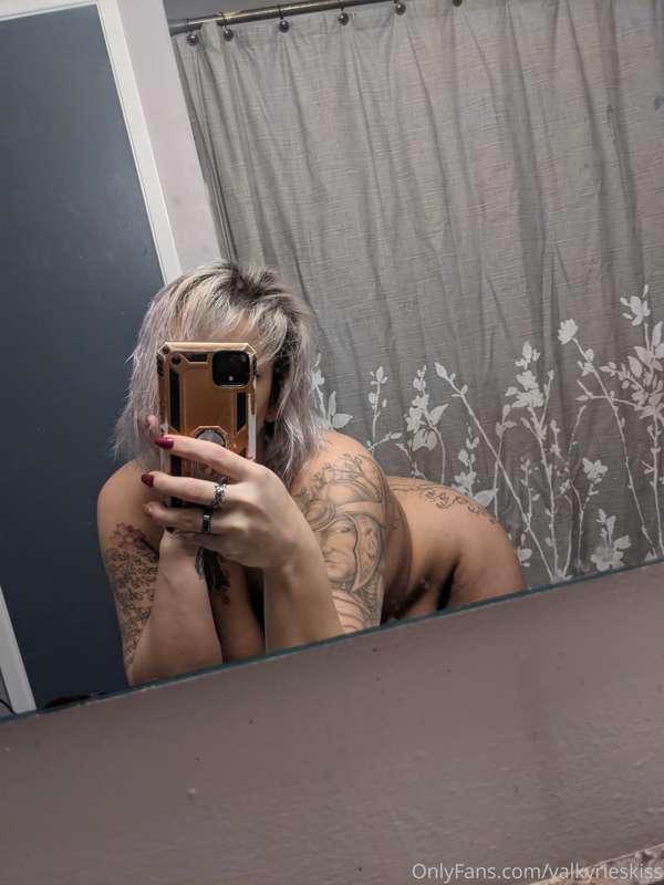 Fresh out of the bath and still soaking wet.  💦💦