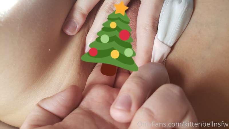One finger or two? 🤤
A couple close up pussy pics for you, d..