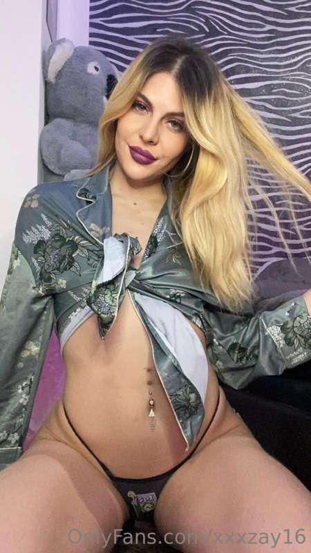 Quieres ver debajo de mi lencería✨😈  Want to see under my li..