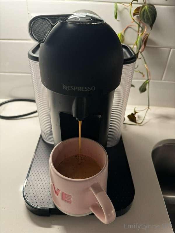 id be the best lil wifey, i made my sis coffee in bed every ..