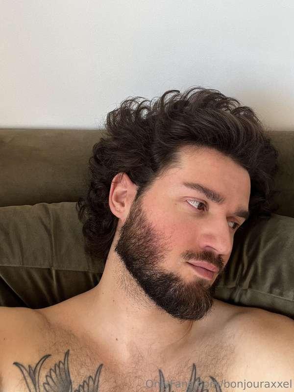 😈 The boi & his dogs🦶🏼 Which looks more kissable? 🥰
