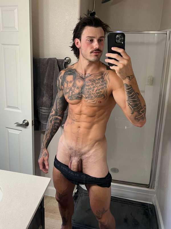 Send daddy a tip and he’ll send you one in your dm’s too 😉🍆