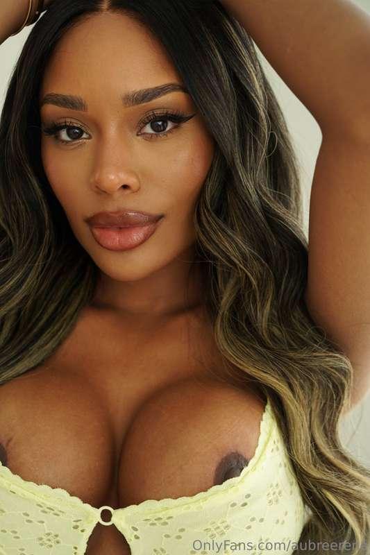 Good morning 💋 Up close and personal