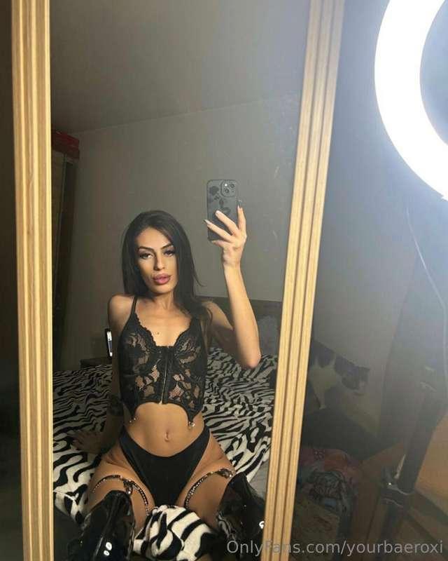 Let me be your secret desire,no one knows about 🙈 
@yourloca..