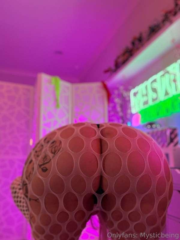 This naughty ass is begging to be spanked 😈🍑