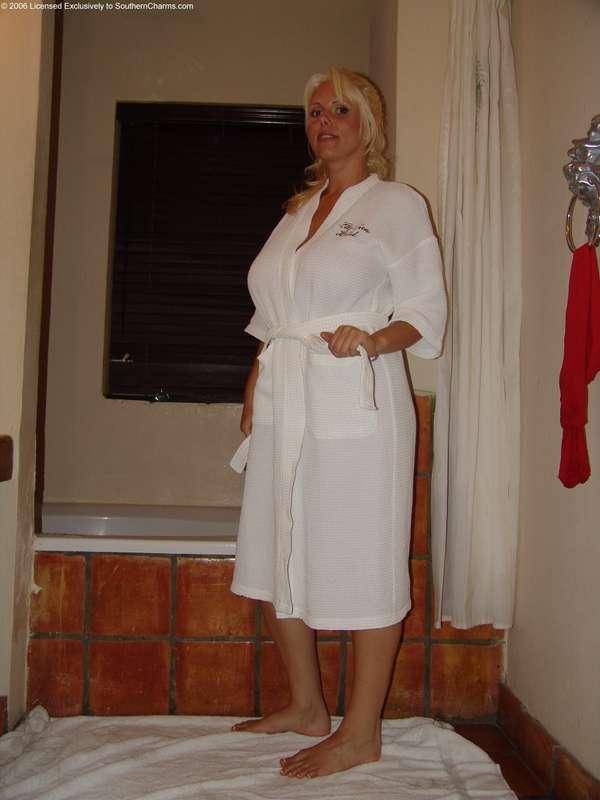 #ThursdayThrowback pics, In the shower