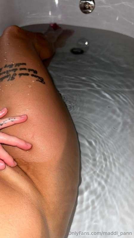 wanna cum join me?? 💦💦